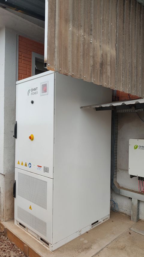 Gabinete Chint Power do sistema BESS